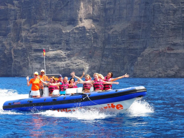 Los Gigantes Blue Boat Excursion